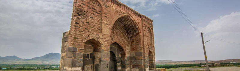 گورستان یوواداغی: نگینهای از تاریخ در آذرشهر