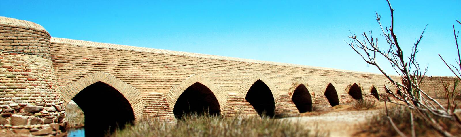 گشتی در تاریخ بجستان: پل، رباط و آرامگاه یونسی