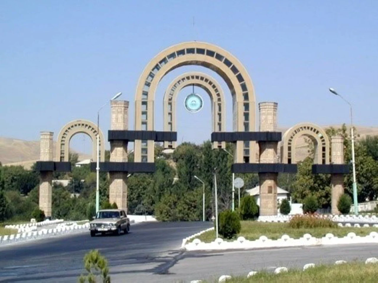 تاجیکها؛ خاستگاه، هویت و تنوع زبانی از یغناب تا پامیر