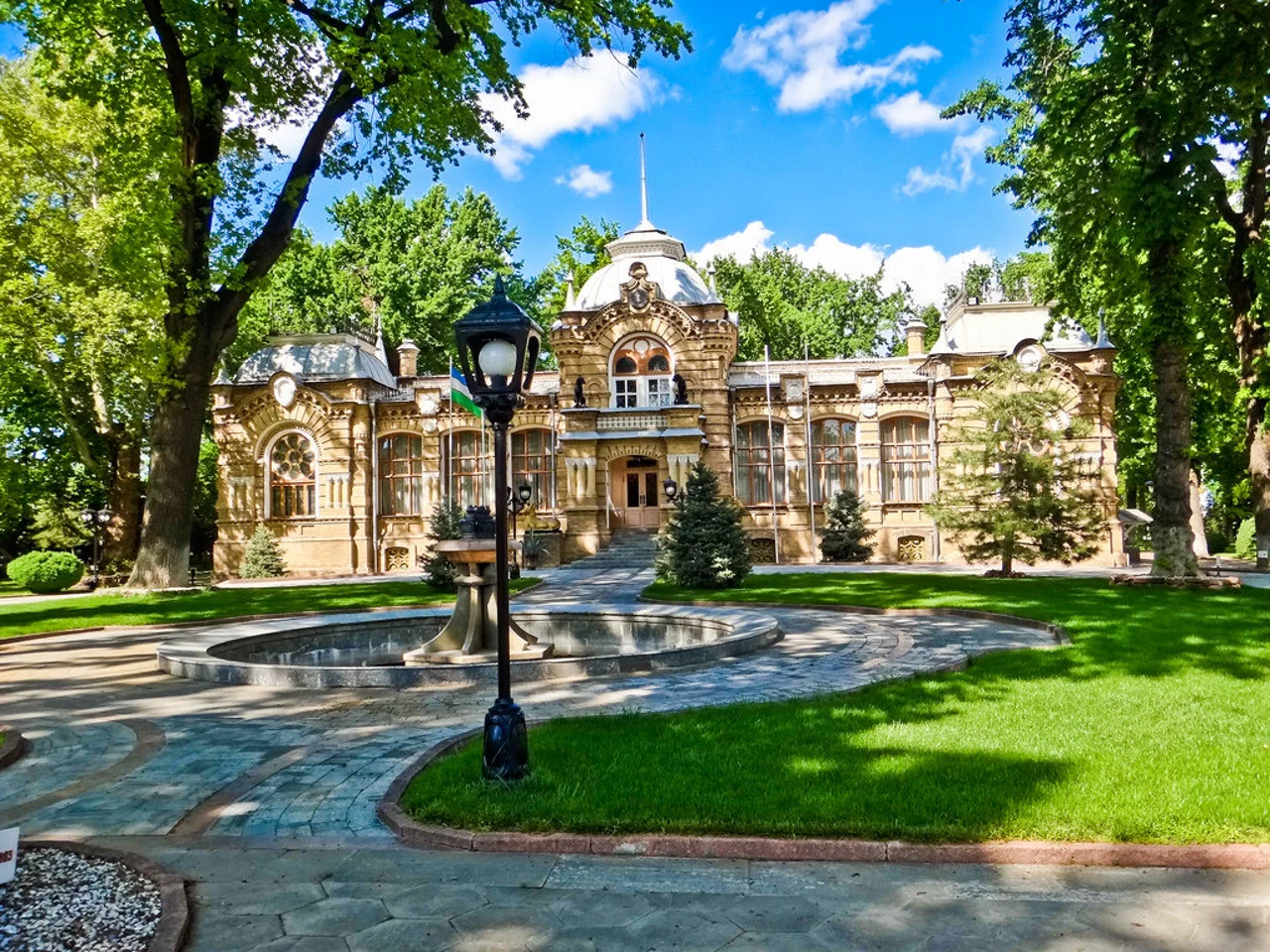 کاخ شاهزاده رومانوف تاشکند؛ تاریخ و راهنمای بازدید