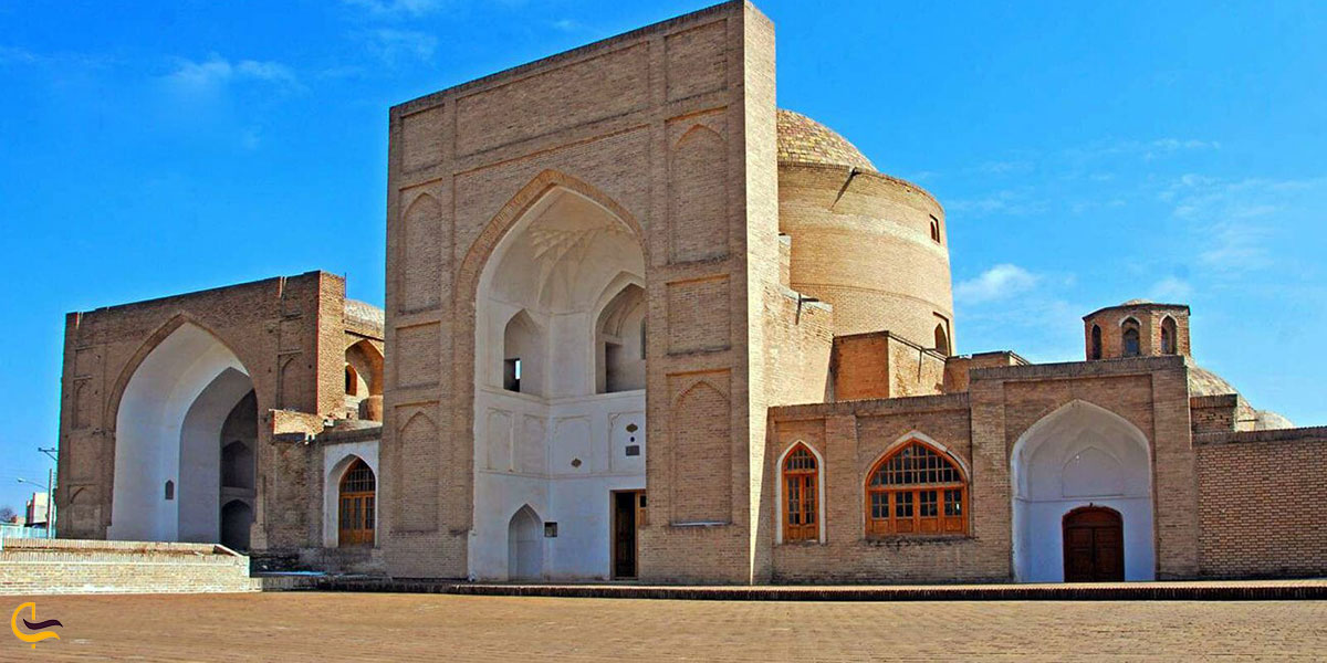 آرامگاه قطب الدین حیدر