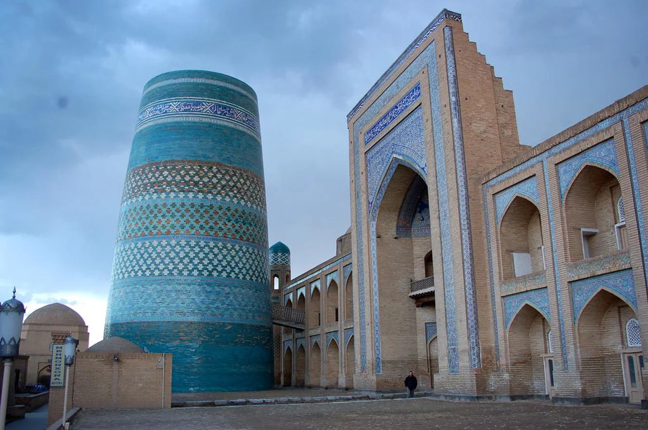 مدرسه محمدامینخان خیوه؛ شاهکار معماری خوارزم در کنار کلته منار