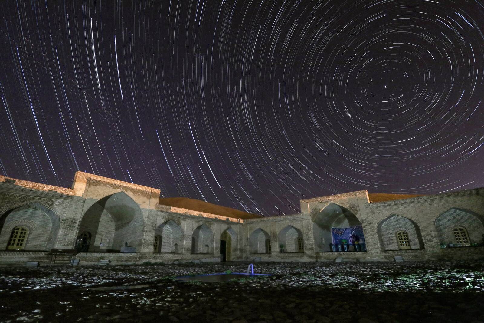 کاروانسرای تاج آباد: یادگاری از دوران صفوی در قلب ایران