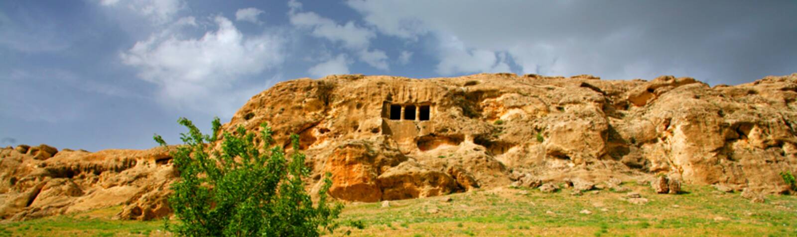 دخمه سنگی فخریگاه