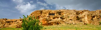 دخمه سنگی فخریگاه