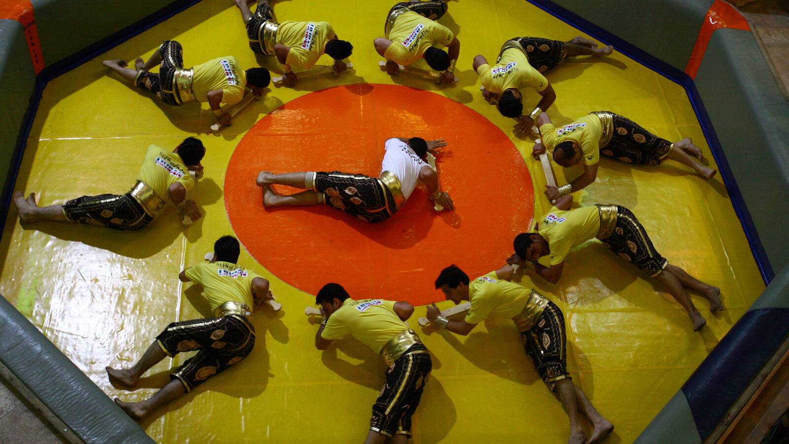 آیین های پهلوانی یا زورخانه ای