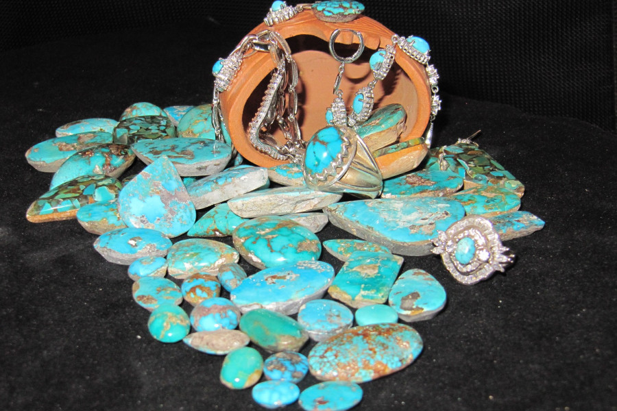 معدن فیروزه نیشابور: گنجینه‌ای از سنگ‌های قیمتی در قلب خراسان