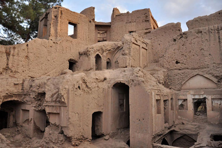 ارگ بهارستان: نگینی در حال ویرانی