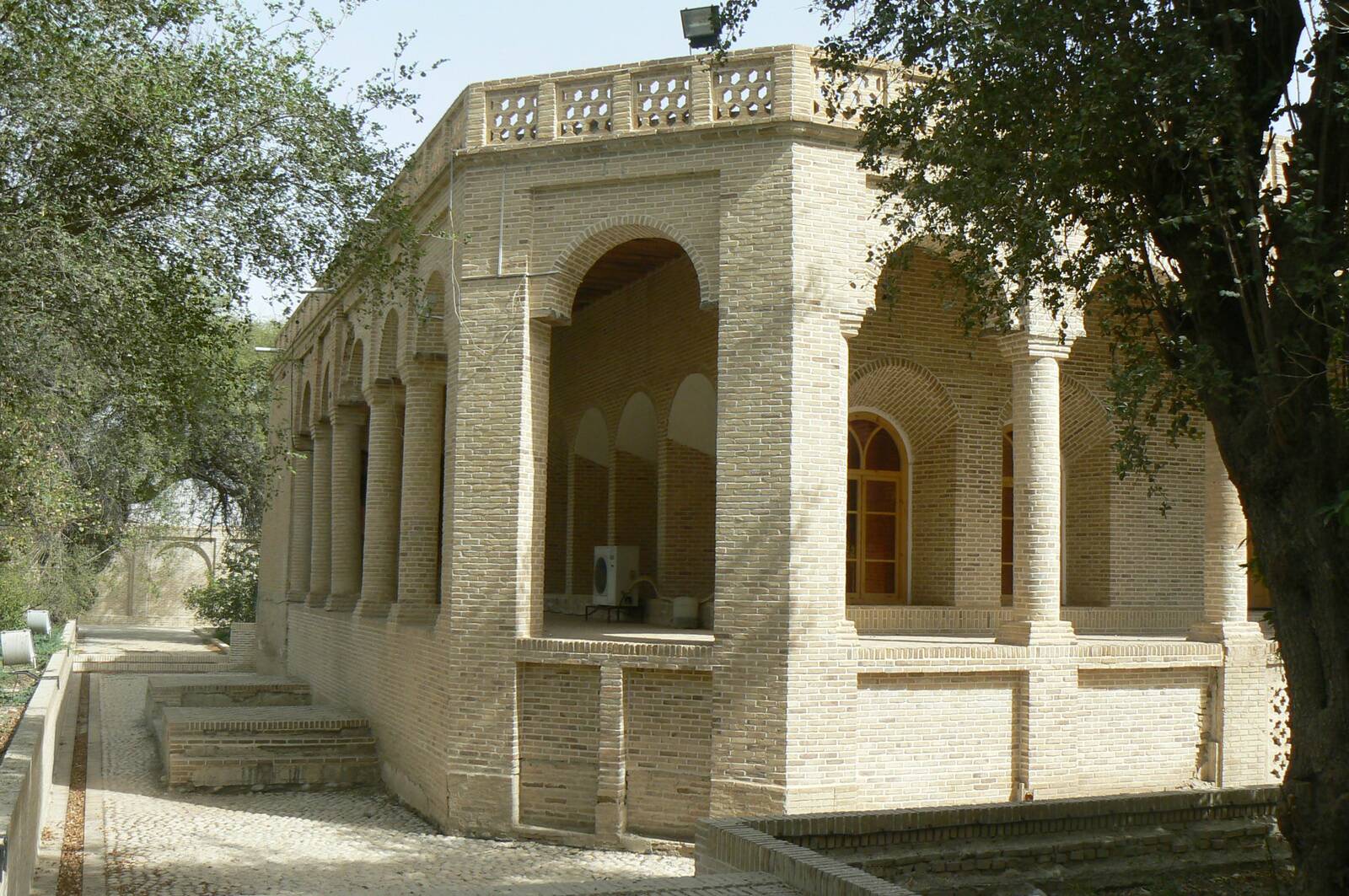 عمارت صمیمی رامهرمز