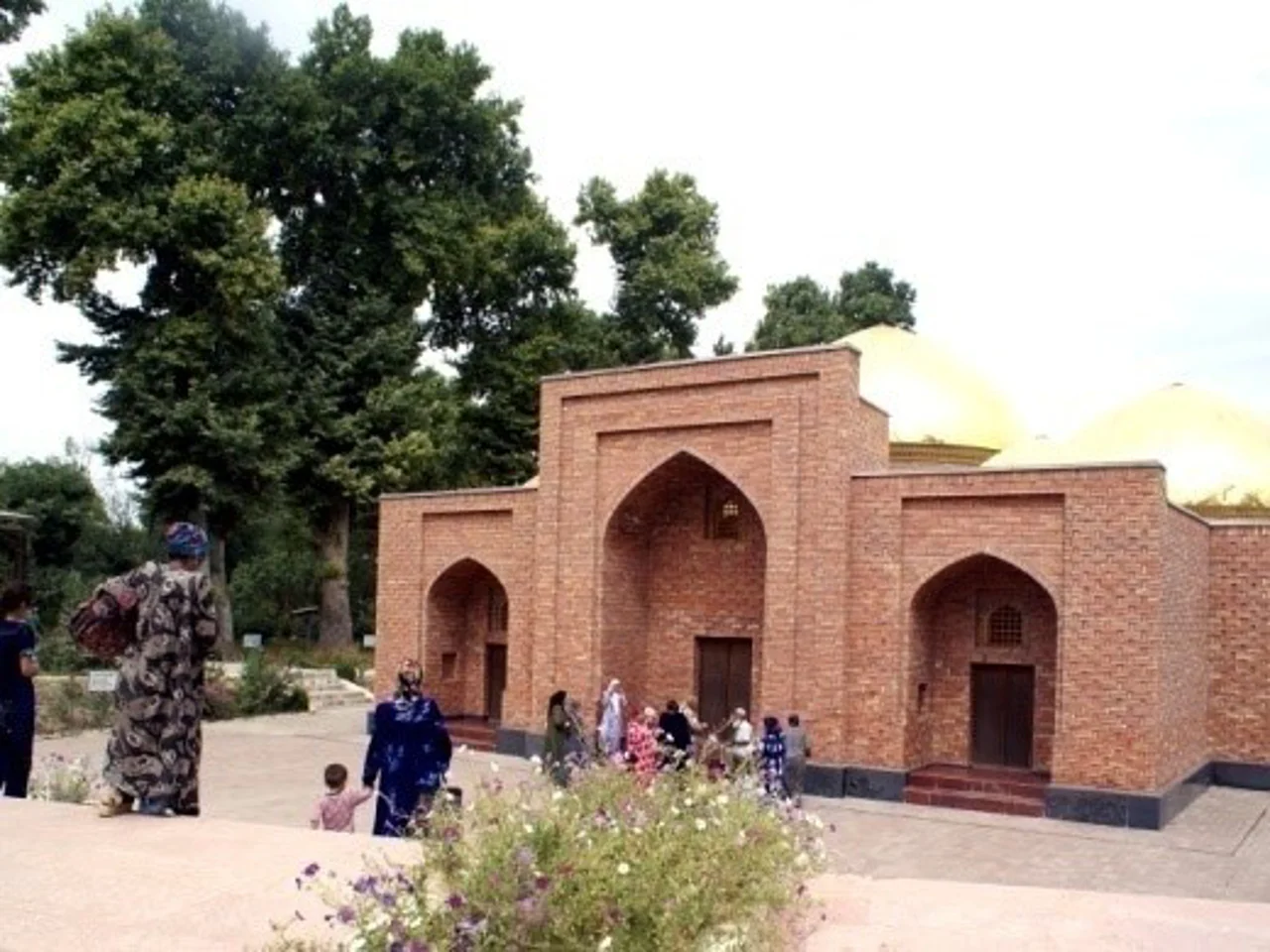 آرامگاه میر سید علی همدانی در کولاب؛ مزار شاه همدان