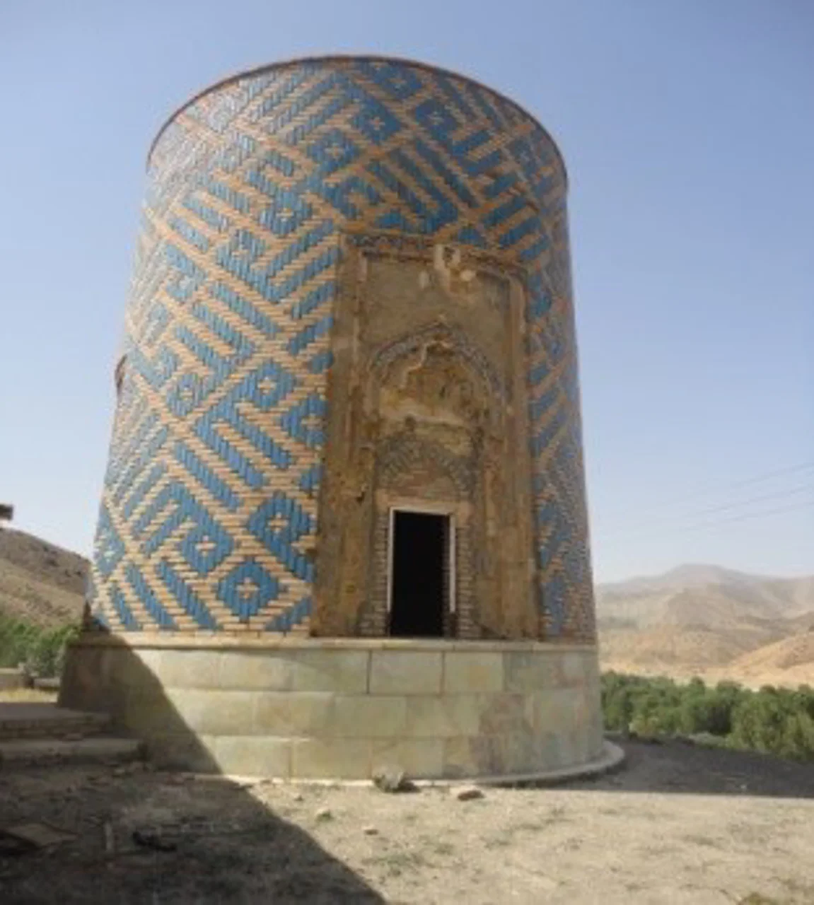 گنبد الله الله: نگینی فیروزه‌ای در دل تاریخ