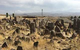 سنگ افراشته‌های مزارات: رازگویان خاموش تاریخ