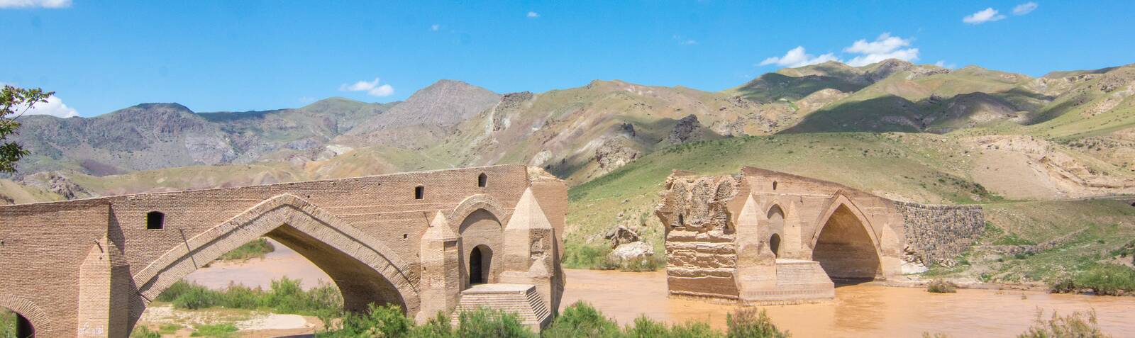 پل میانه: شاهکاری از معماری ایرانی