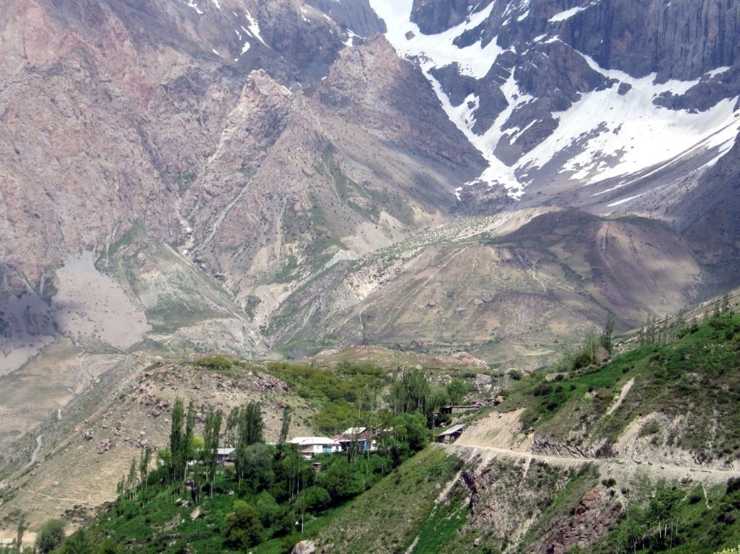 روستا و درّه زيبای يغناب